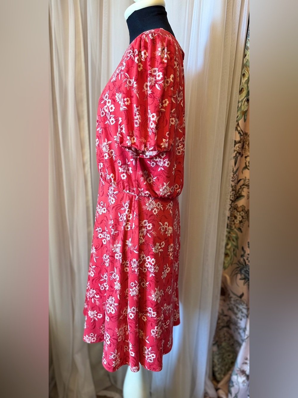 LOFT Floral Fit & Flare Dress Size 8 Raspberry Pink Puff Sleeve GUC - Picture 4 of 11